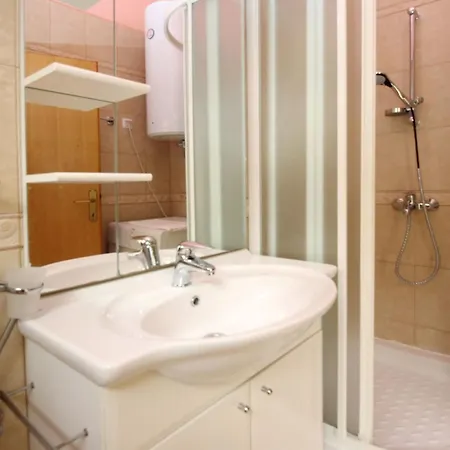 아파트 Bakrac By Interhome 바슈카